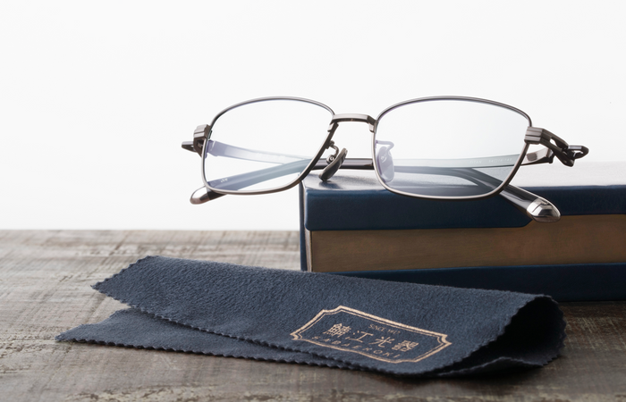 妥協のない「究極の掛け心地」 新メガネブランド「鯖江光器」の