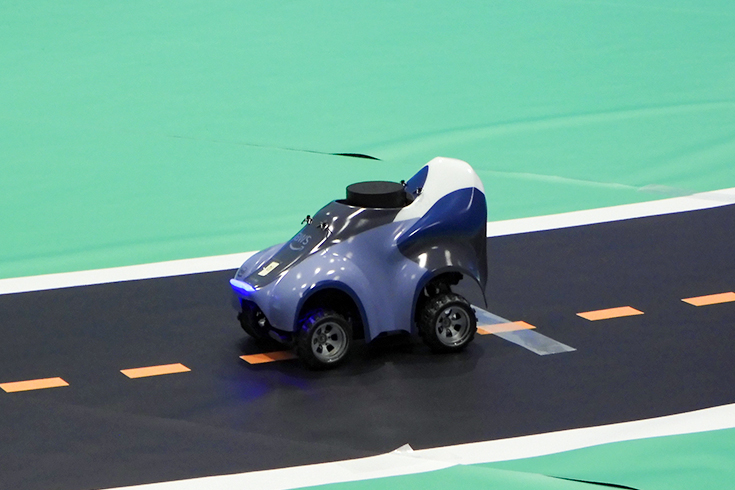 AWSが自動運転のAIロボットカー「DeepRacer」のレースを開催！強化学習