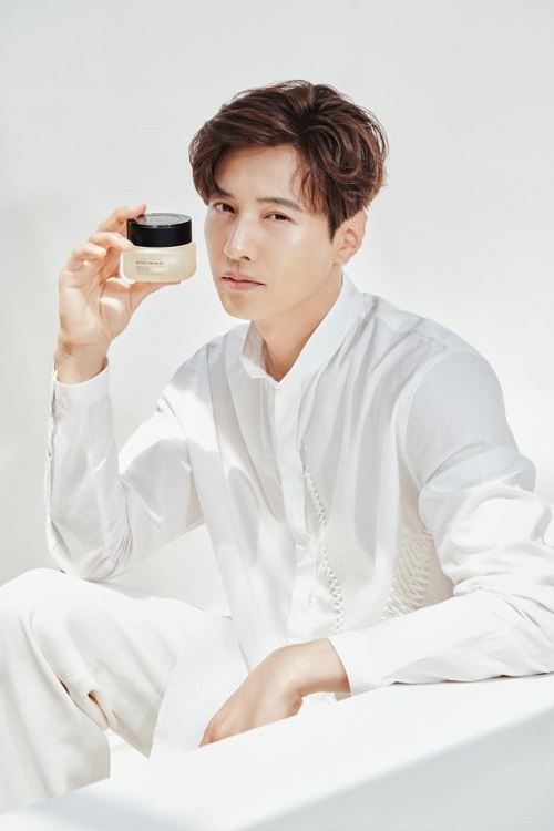 元祖“韓流四天王”ウォンビン、格が違うイケメンぶりで再び広告モデルに