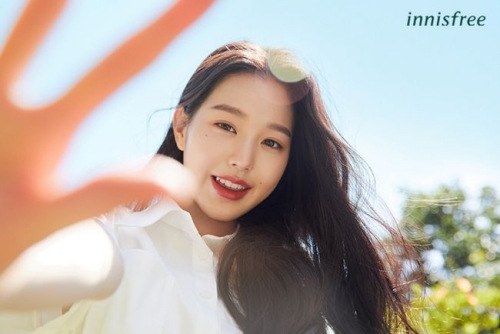 innisfree ウォニョン ポスター innisfree Selects Jang Won-young as Global Brand Ambassador