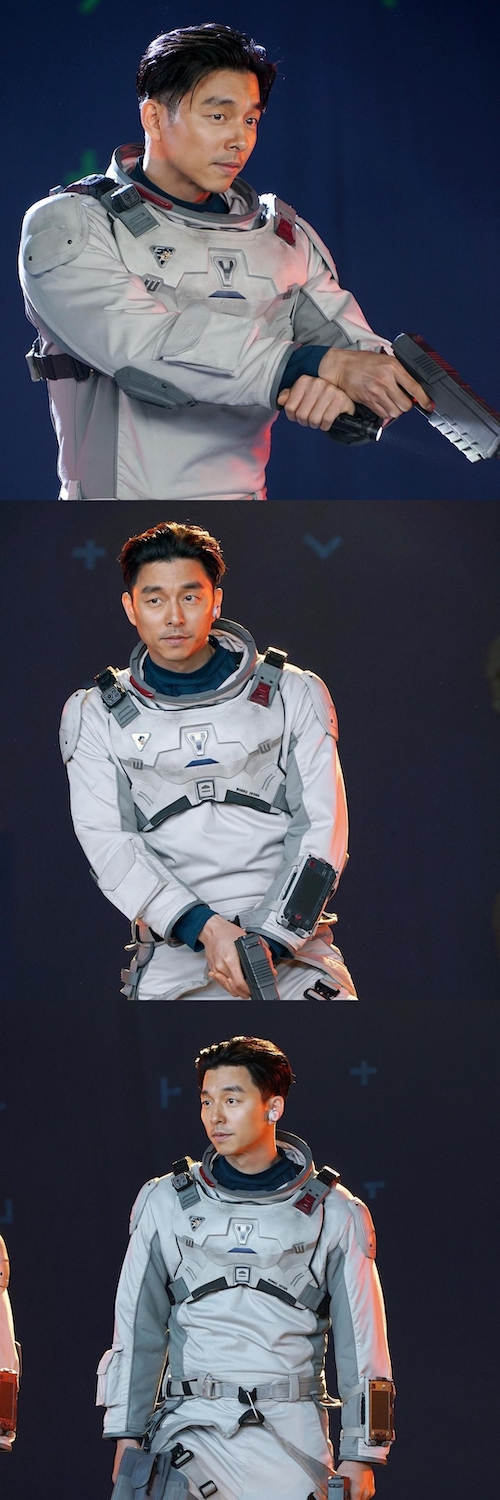 コン・ユ直筆サイン入り2Lサイズ写真…Gong Yoo…静かなる海‥ コン・ユ直筆サイン入り2Lサイズ写真…Gong Yoo…静かなる海