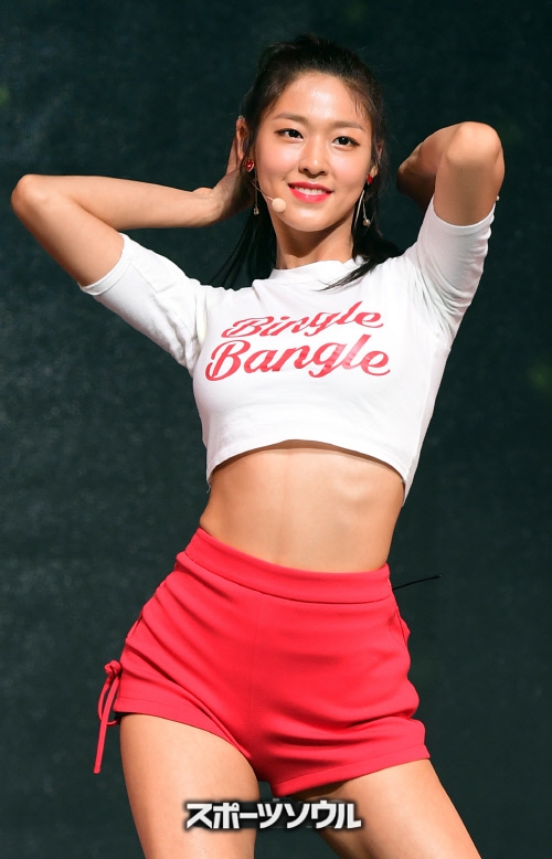 Amazon.co.jp: G468 ソリョン AOA ソルヒョン Seol Hyun A4