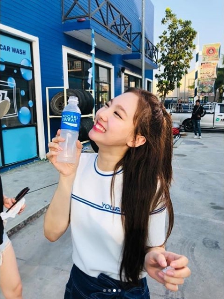 爽やかすぎる！TWICEナヨン、ポカリスエットCM撮影現場での写真公開