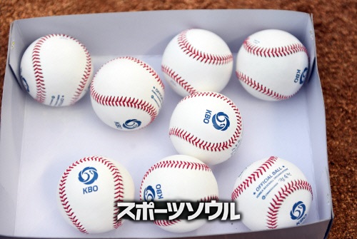 韓国プロ野球の公式球、“質”が安定せず…目に見えない被害を量産（スポーツソウル日本版）