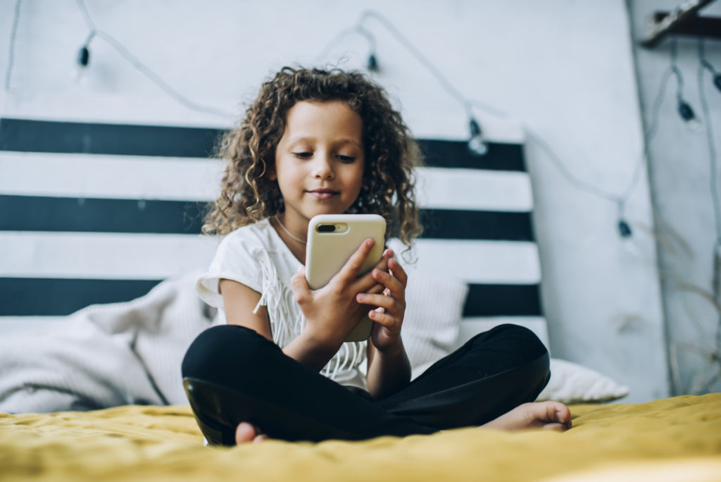 子供にスマートフォンを持たせていい？ スマートフォンで将来有望に！（Hanakoママweb）