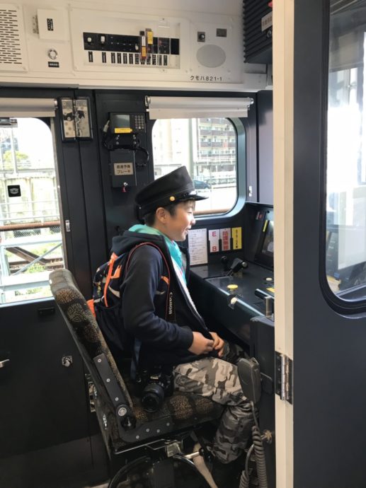 注目のJR九州、新型車両が展示！運転台公開の列に並んできました【ママ