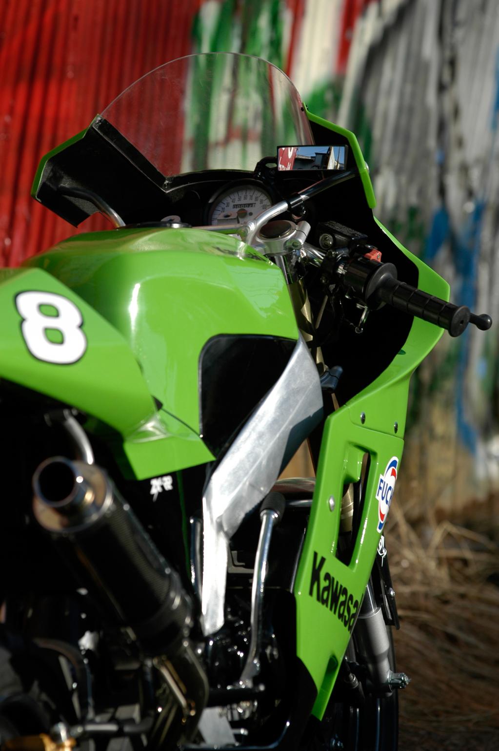 カワサキ KSR110でニンジャ、ZRX、Moto GPマシン・ZX-RRを再現