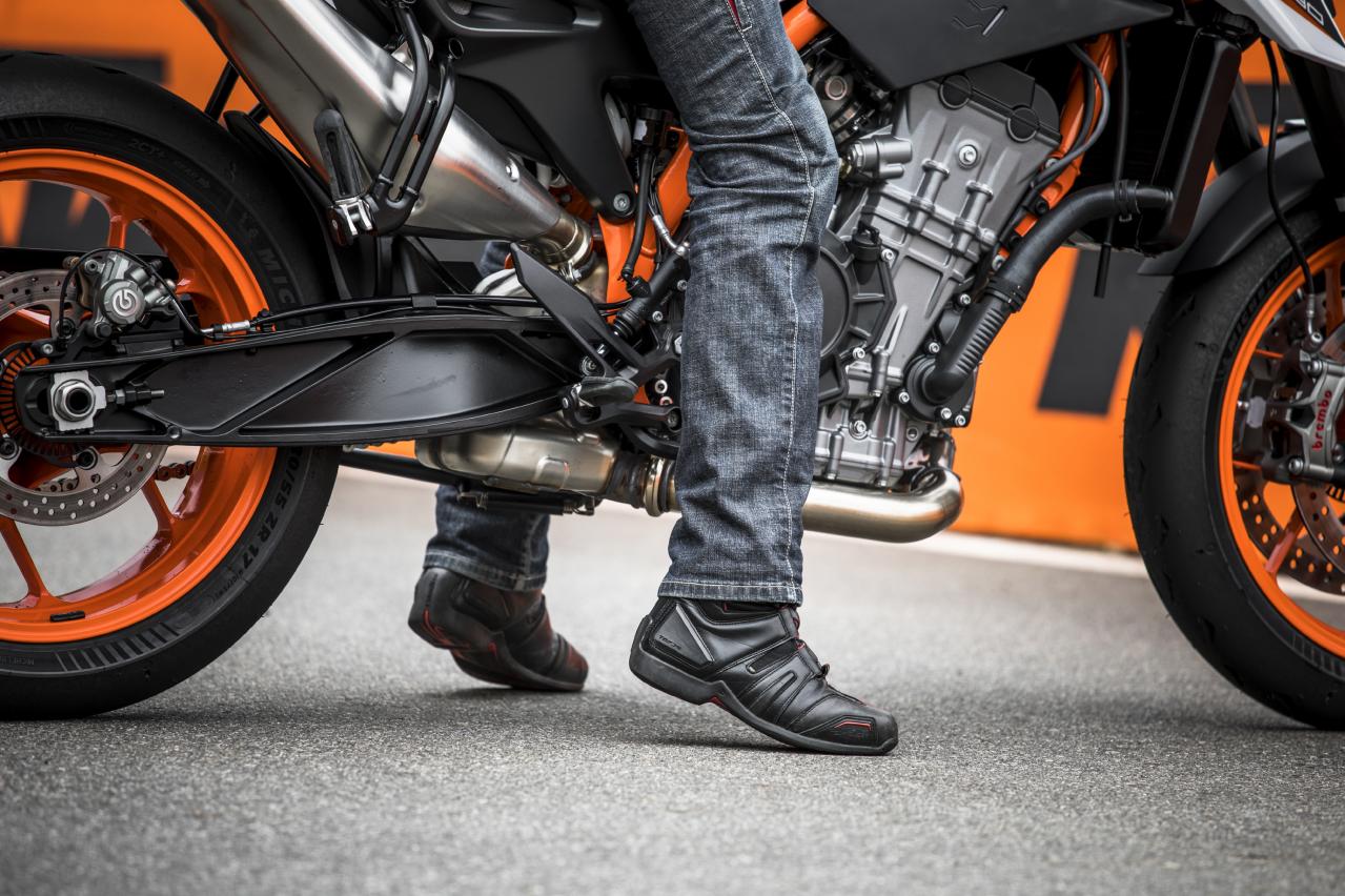 KTM 890 DukeR ? ノーマルマフラー　現状渡し KTM 890 DukeR ? ノーマルマフラー 現状渡し 890duke（バイク マフラー