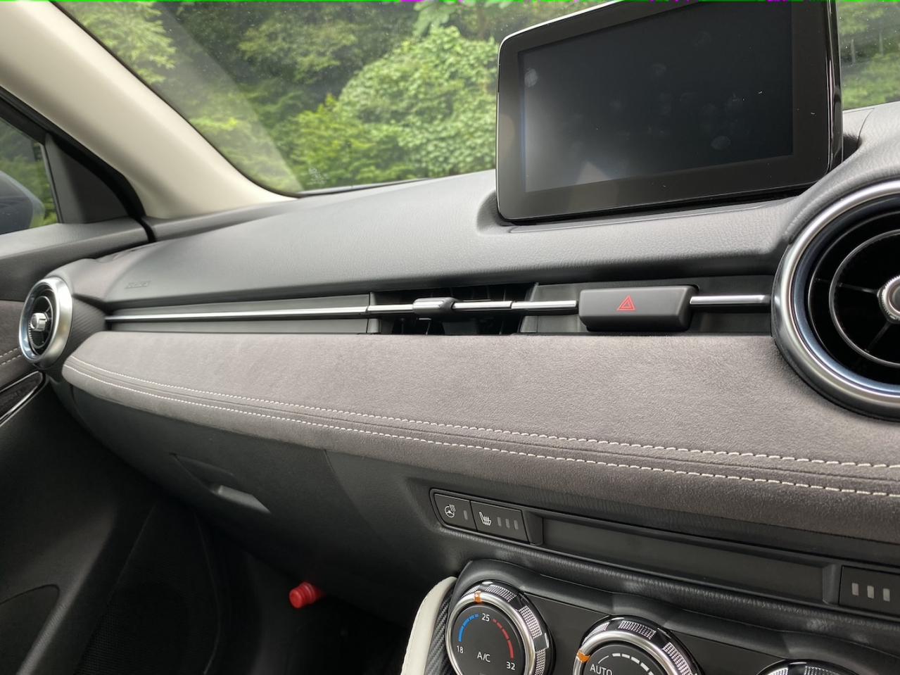 マツダMAZDA2 上質な内装に相応しい乗り味。MAZDA2には