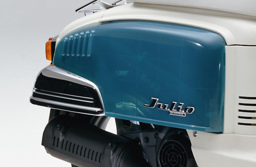 珍しくてユニークなバイク・シリーズ【半透明仕様のホンダ・ライブDio