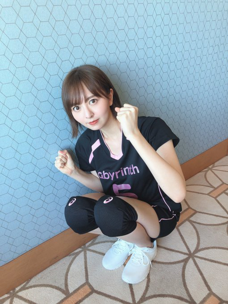 HKT48 森保まどか、“絶対的エース”なバレー部員姿に「スタイル最強過ぎ