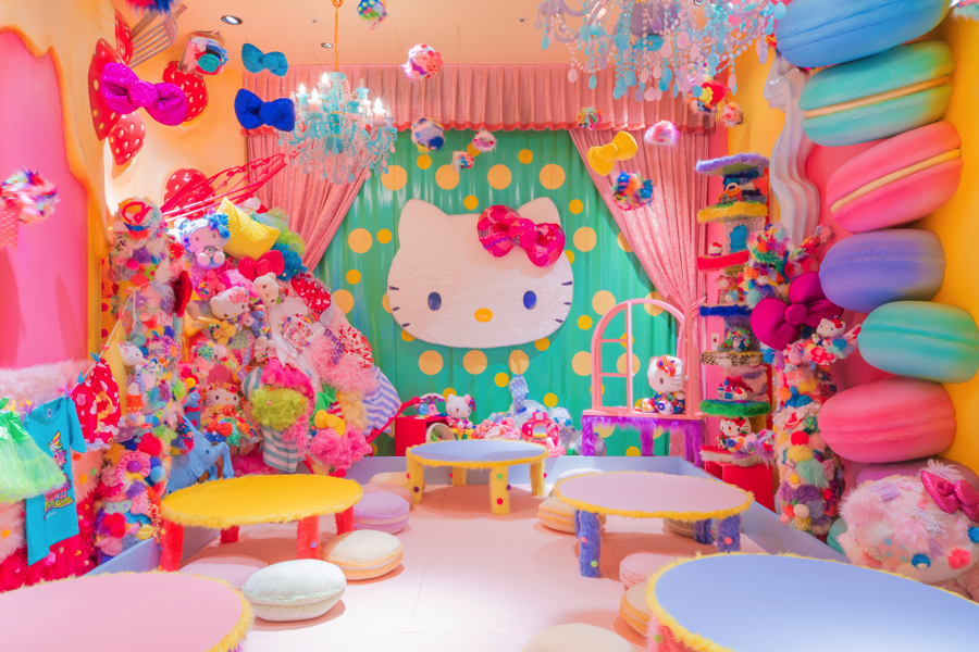 ピンクの畳にファーのちゃぶ台♡原宿系キティ「カワイイ