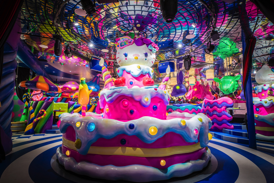 ピンクの畳にファーのちゃぶ台♡原宿系キティ「カワイイモンスター