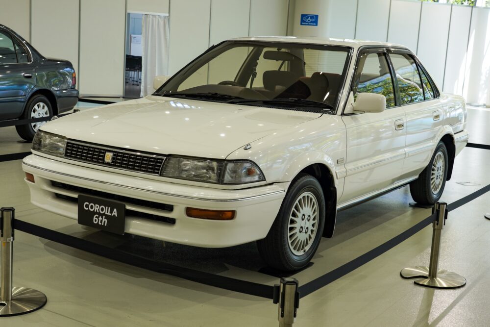 トヨタ カローラ（90系）】ハイメカツインカム搭載！時代の潮流に乗っ