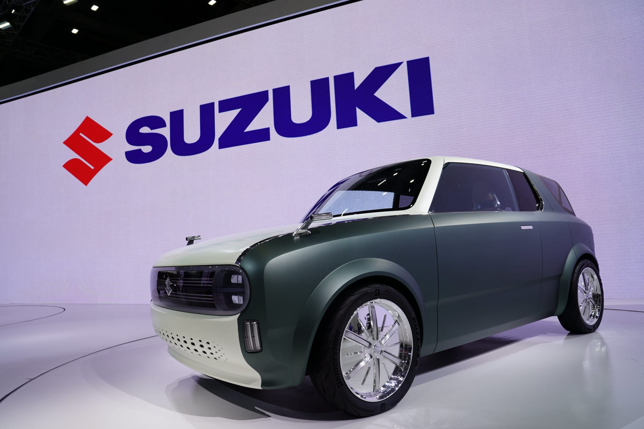 スズキ 新型PHEV「WAKUスポ」を東京モーターショー2019で公開