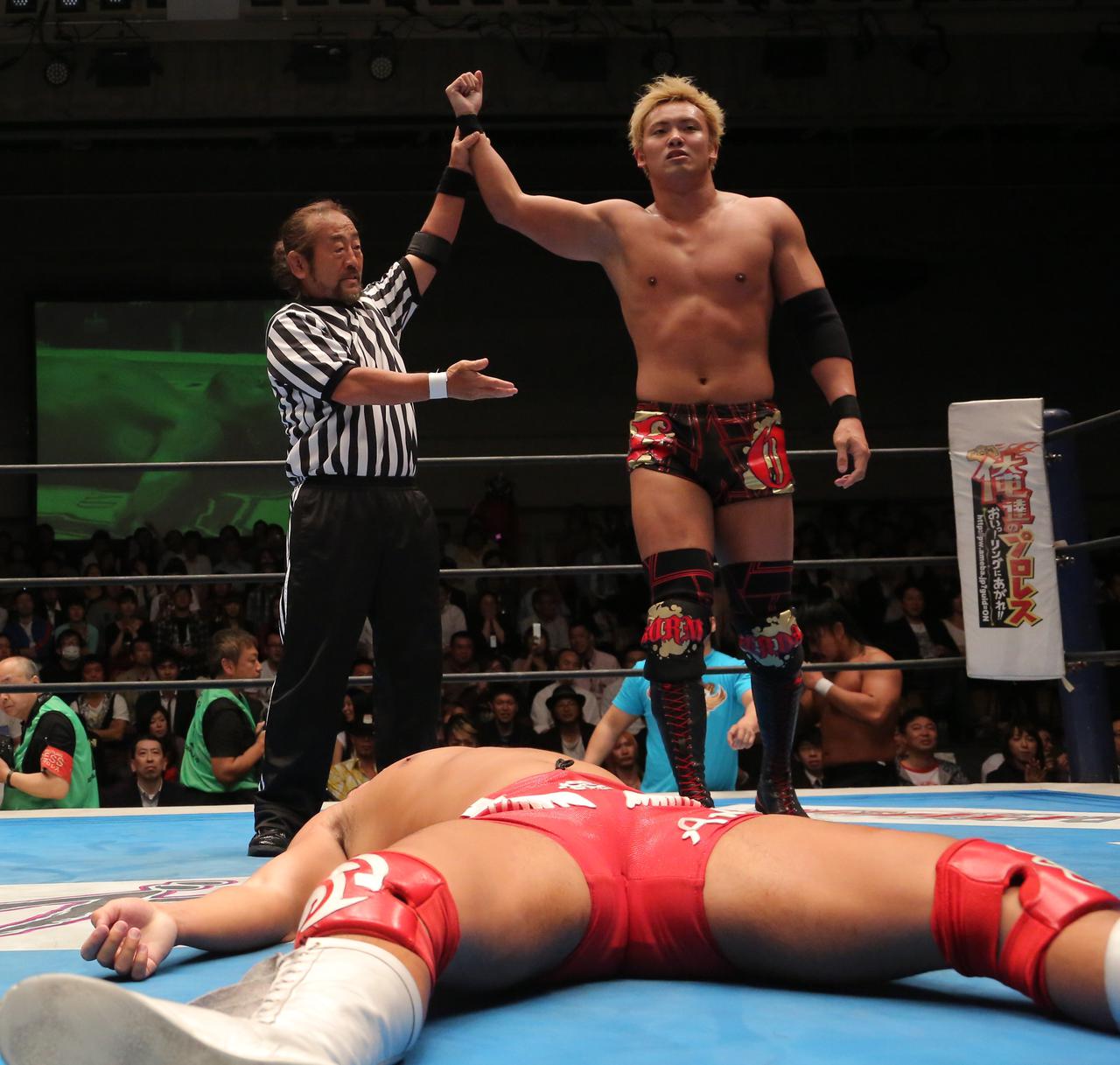 新日本プロレスの‟レジェンドレフェリー”タイガー服部さんの書籍『古今