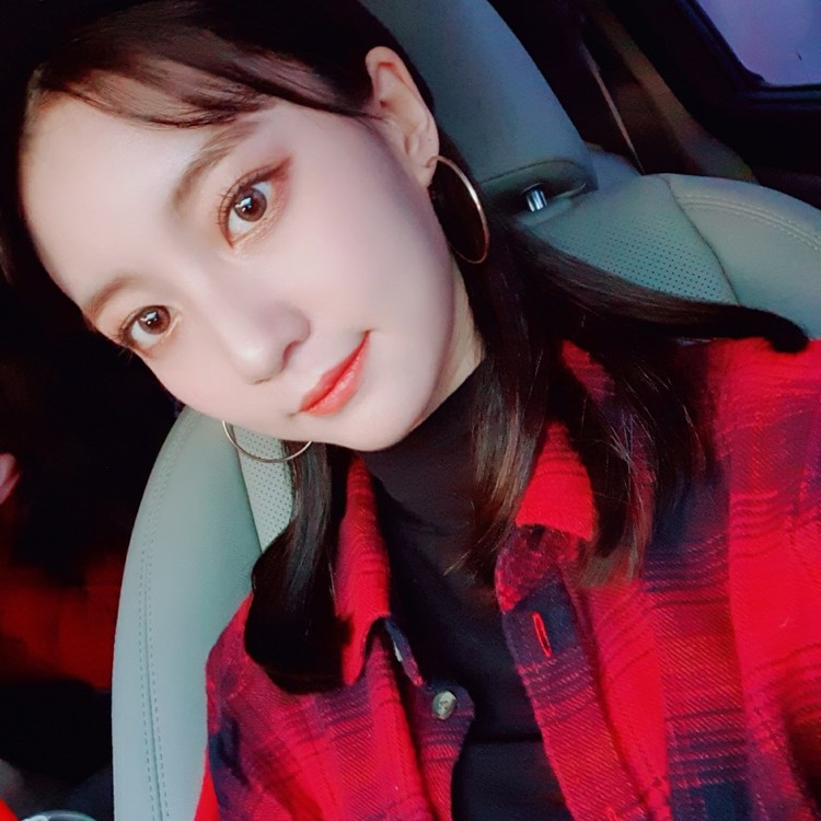 OH MY GIRL】ビニ＆アリンがお気に入りの私物を公開