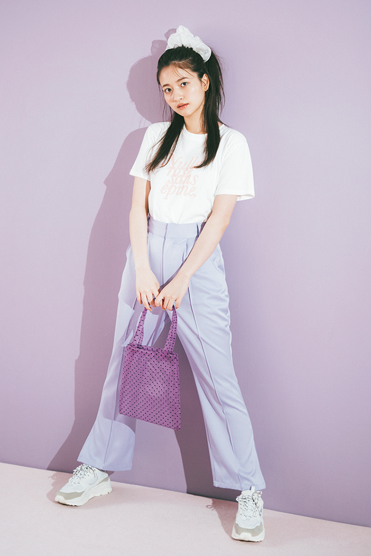乃木坂46】金川紗耶がポップに着こなす♡ キュートなプチTシャツ
