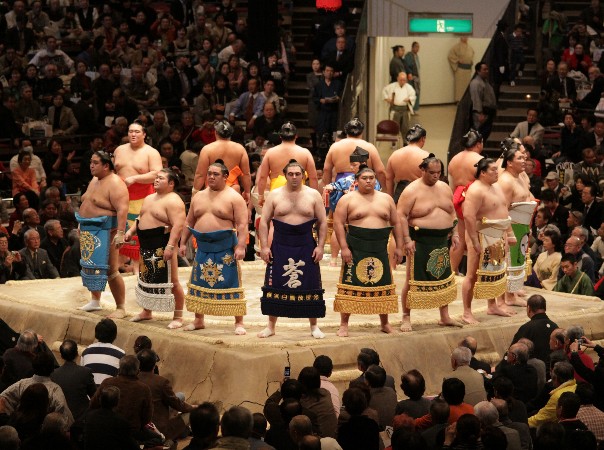相撲の力士が着ける化粧まわしはユニーク！起源や制作にかかる金額も