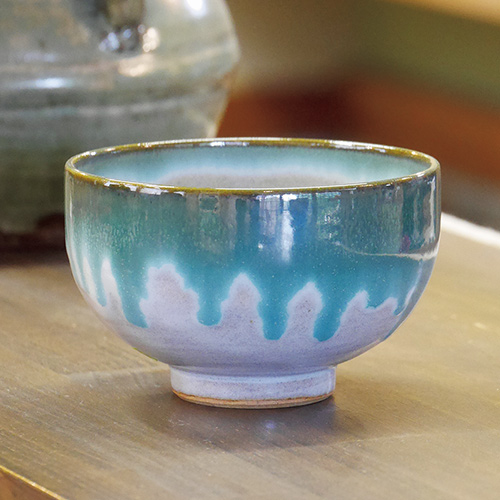 細川忠興がルーツの伝統工芸品・上野焼の緑青流し、水色、藤色、漆黒に