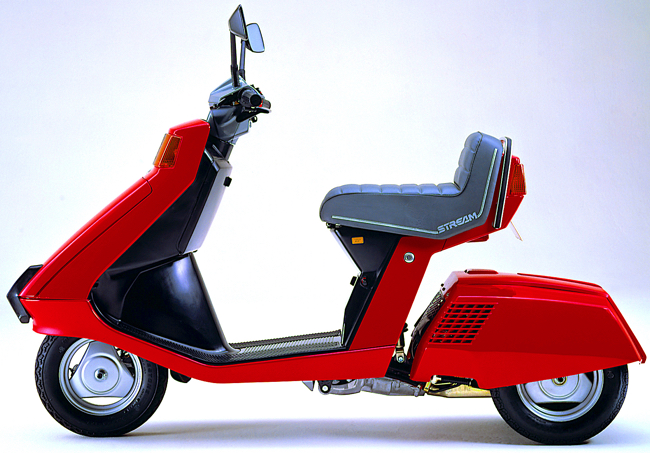 宇宙船から出てきそうな奇抜なスタイルが話題になったホンダの50cc