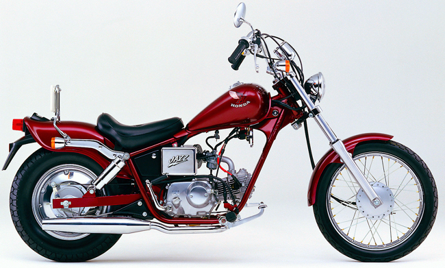 ティアドロップ型の6.0ℓ燃料タンクを搭載！雰囲気たっぷりの50cc