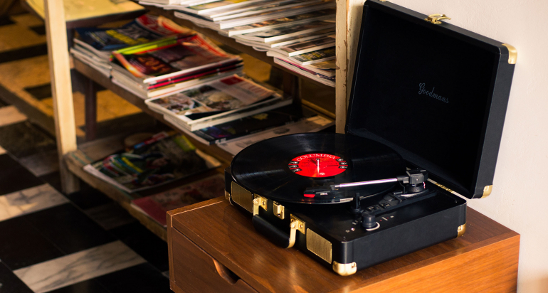 インテリアとしても映える！おしゃれな個性派レコードプレーヤー