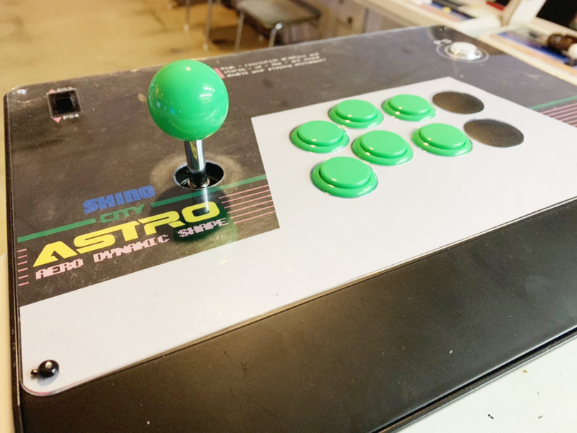 特集】深遠なるゲーミングデバイスの世界：アケコン編第3弾「SANWA STANDARD ARCADE STICK for PS4 MoNo」を紐解く！【レビュー】（eSports  World）