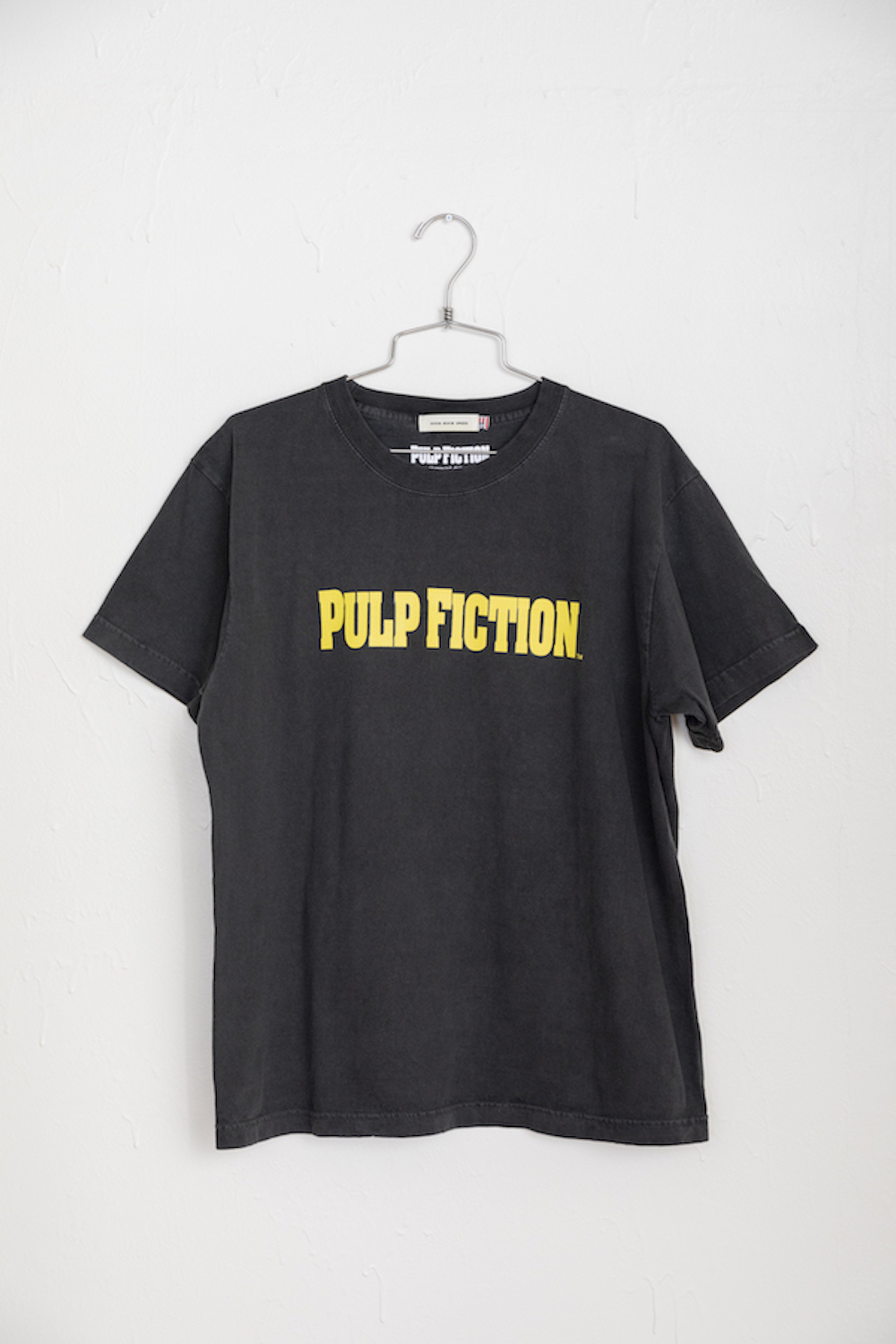 パルプ・フィクション』コラボTシャツ登場 ─ キャラクター＆名