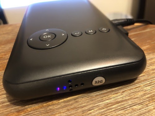 モバイルプロジェクター「KABĒNI（カベーニ）」の画質は？ 1年使って