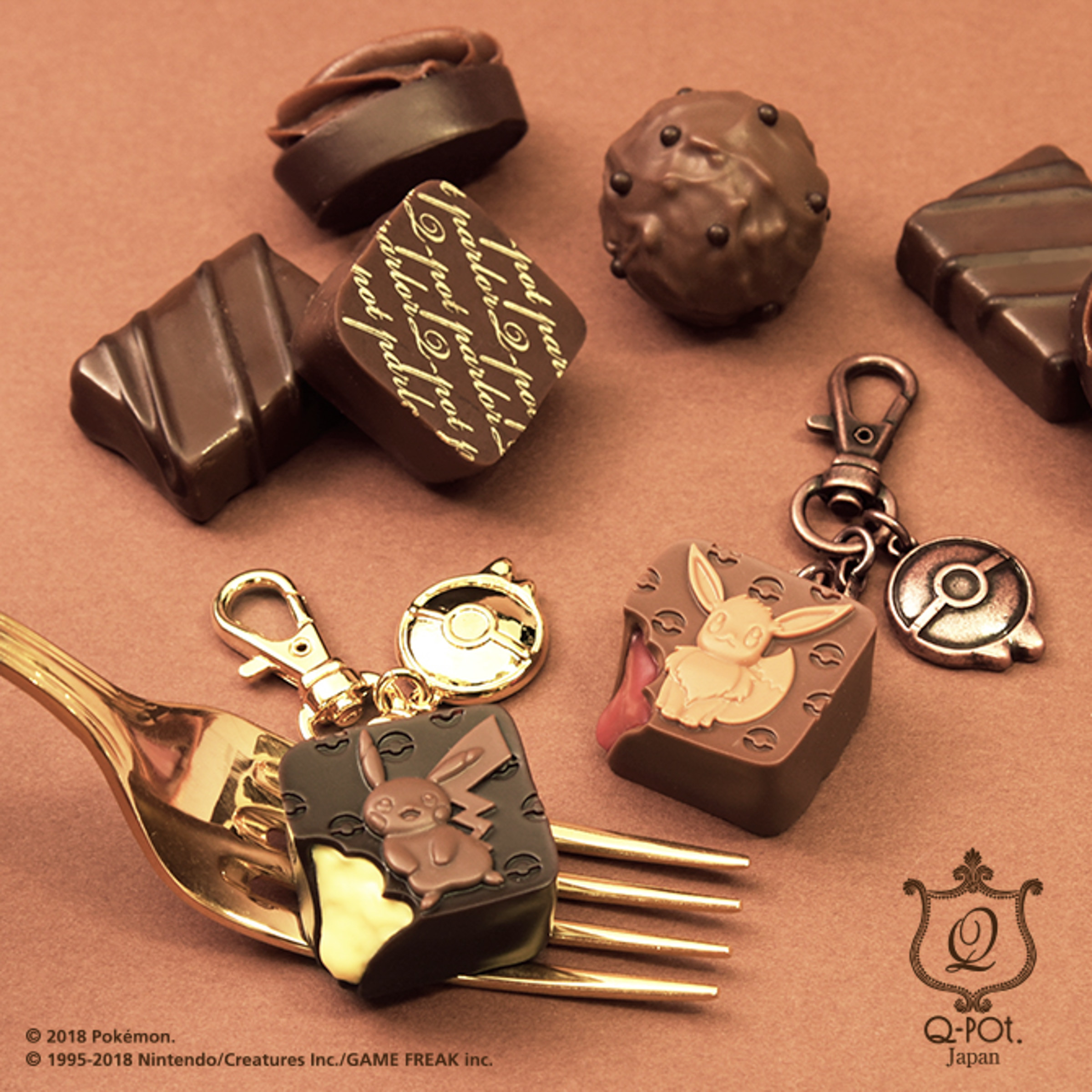 ポケモンセンター×Q-pot. クリーミーマカロンネックレス イーブイ ピカチュウ＆イーブイがスウィートなアクセサリーに