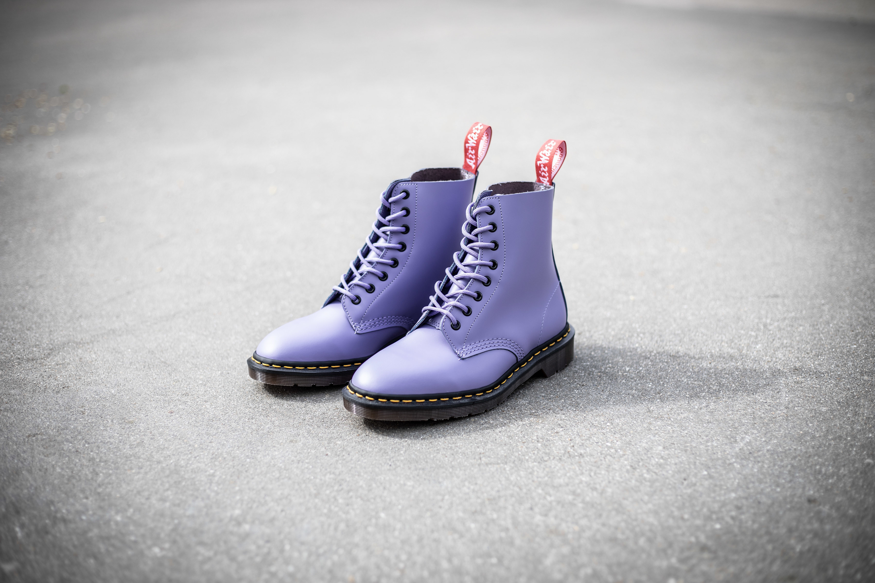 ドクターマーチン×アンダーカバー新作、パステルカラーの8ホールブーツ