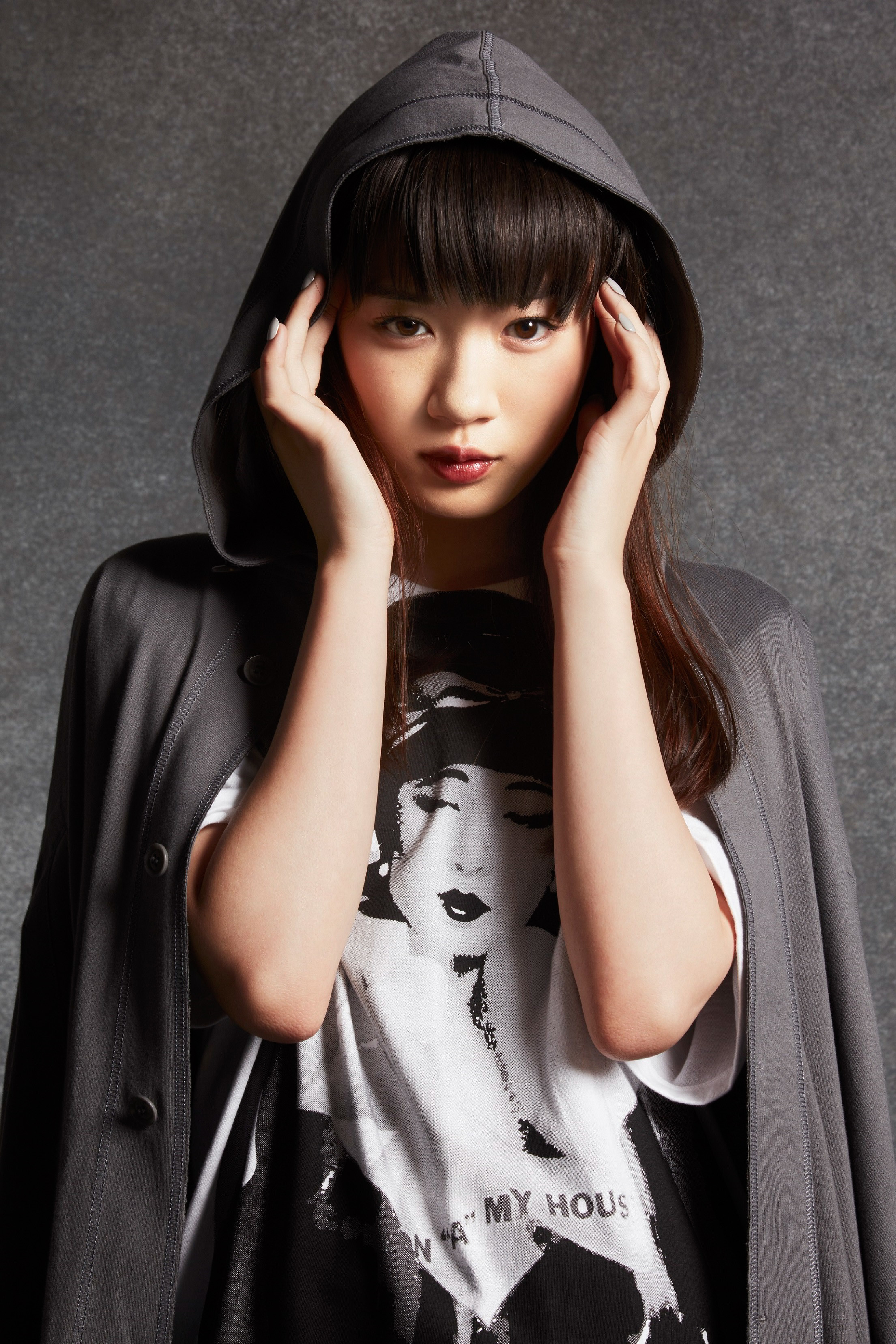 永野芽郁×ヨウジヤマモトのEC限定ブランド、Tシャツ2色発売