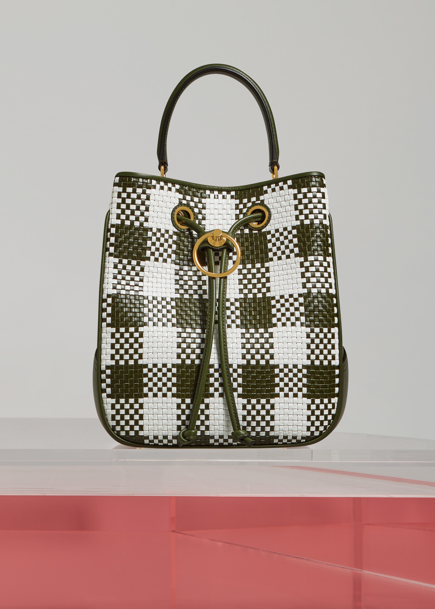 マルベリー、60年代にインスパイアされた新作バッグ「ハムステッド」が