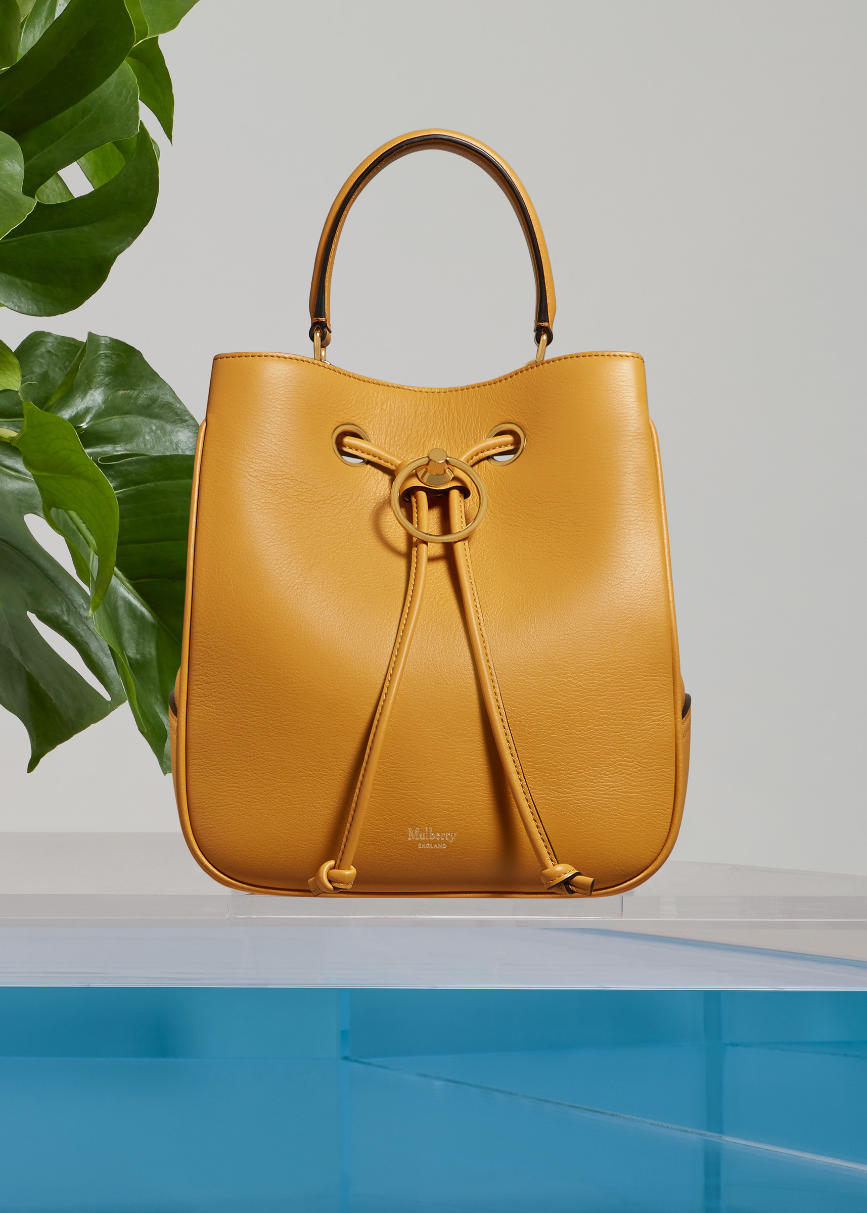 マルベリー、60年代にインスパイアされた新作バッグ「ハムステッド」が