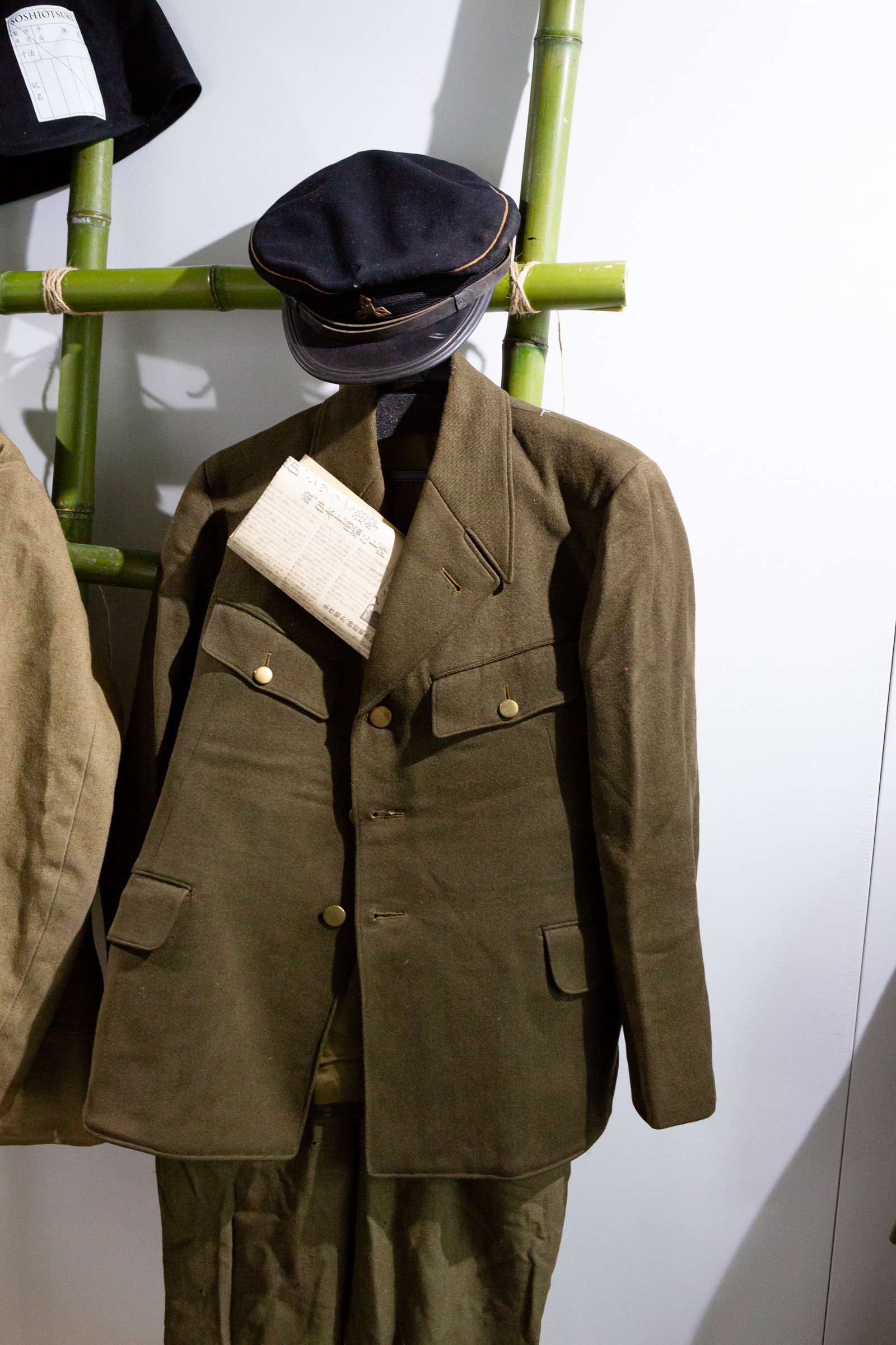 ソウシオオツキ」はなぜ旧日本軍の軍服から着想を得て服を製作
