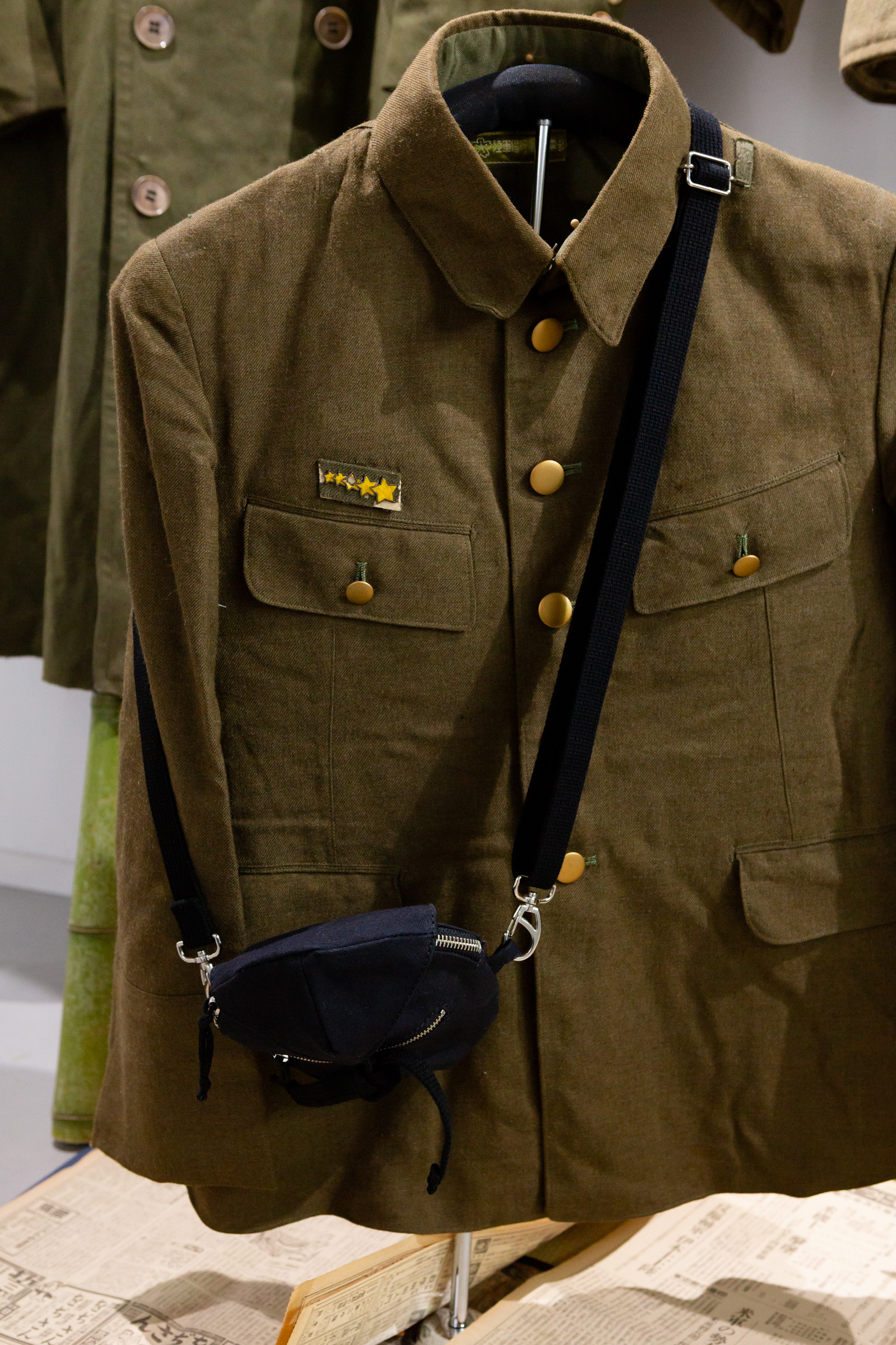 ソウシオオツキ」はなぜ旧日本軍の軍服から着想を得て服を製作したのか