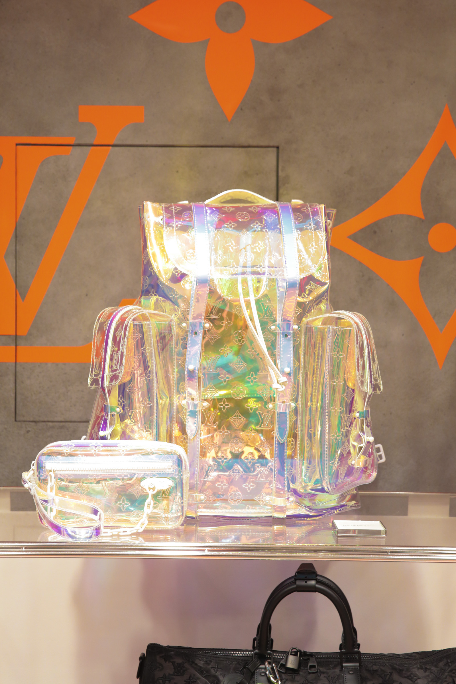プリズムカラーの新作も限定で登場、ヴァージルの2シーズン目となる 