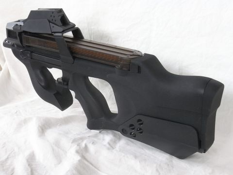 FN P90をリファインした14丁しかないエアガンがカッコ良い FN P90をリファインした14丁しかないエアガンがカッコ良い