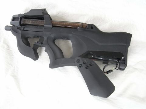 大日本技研 セブロMN-23 FAMAS内蔵済み FN P90をリファインした14丁しかないエアガンがカッコ良い（アスキー）