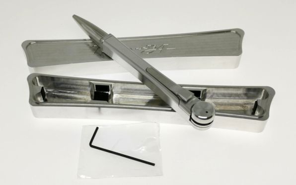 メカエンジニアが気迫で作ったアルミ削り出しボールペン「MechaSEA」を
