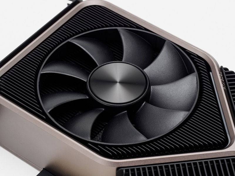 GeForce RTX 3080 Founders Edition開封の儀、独特な内部構造に迫る