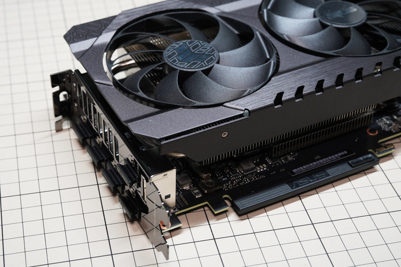 ASUSのGeForce RTX 3080はMini-ITXケースに収まるか？ 排熱できるのか