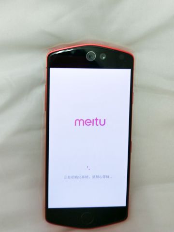 中国で発売されたMeituの「セーラームーン」スマホを買ってみた