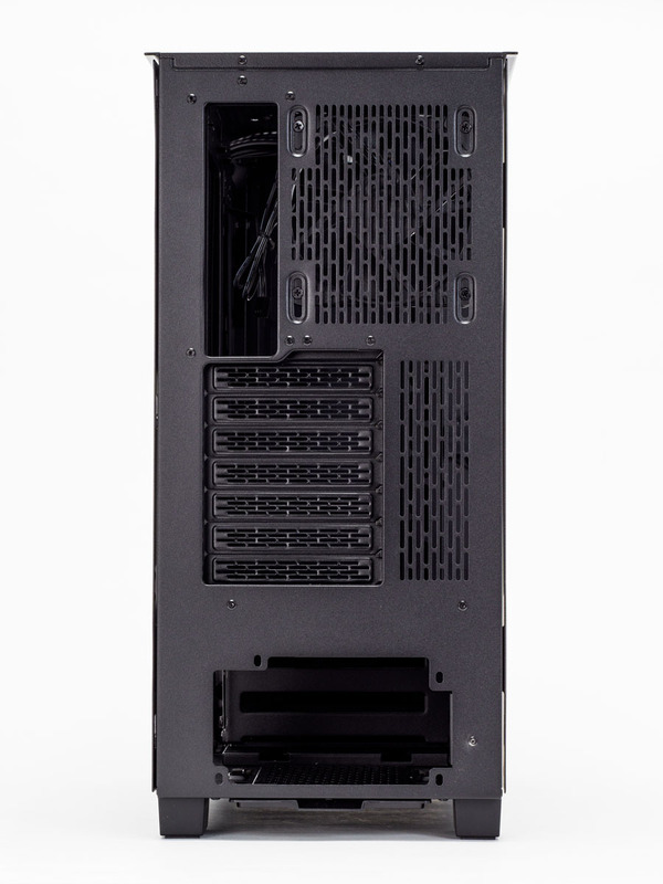 完成度が高いRazer純正PCケース「Tomahawk」をレビュー（アスキー）