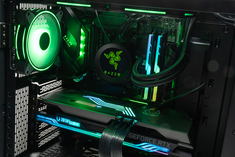 大満足の性能＆見た目に！ マイデスクに欲しいRazer Tomahawk PC