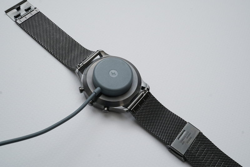 アナログ時計の優美なデザインE Inkスマートウォッチ「SKAGEN JORN