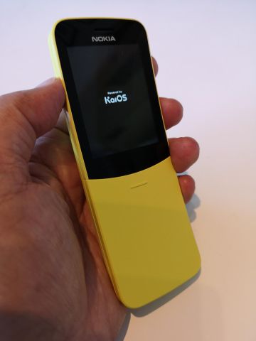 復刻で話題の“バナナフォン”「Nokia 8110 4G」を衝動買い