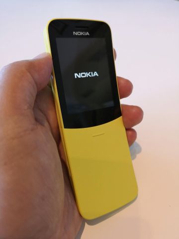 復刻で話題の“バナナフォン”「Nokia 8110 4G」を衝動買い