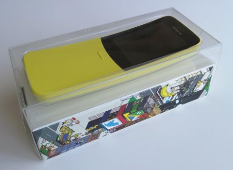 復刻で話題の“バナナフォン”「Nokia 8110 4G」を衝動買い（アスキー）